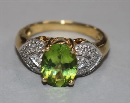 A modern 18ct gold, peridot and diamond set dress ring, size O.